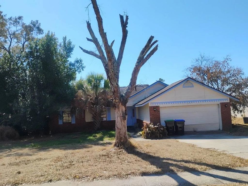 Photo of 6914 Thousand Oaks Road, Other Florida, FL 32818 (MLS # 396151)