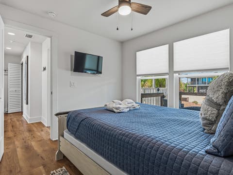 Tiny photo for 956 W Gorrie Drive, St George Islan, FL 32328 (MLS # 401304)
