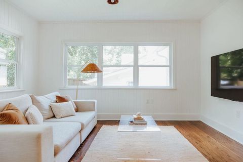 Tiny photo for 1106 Pine Street St, Tallahassee, FL 32303 (MLS # 396777)