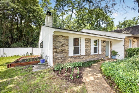 Photo of 230 Whetherbine Way #A, Tallahassee, FL 32301 (MLS # 402895)