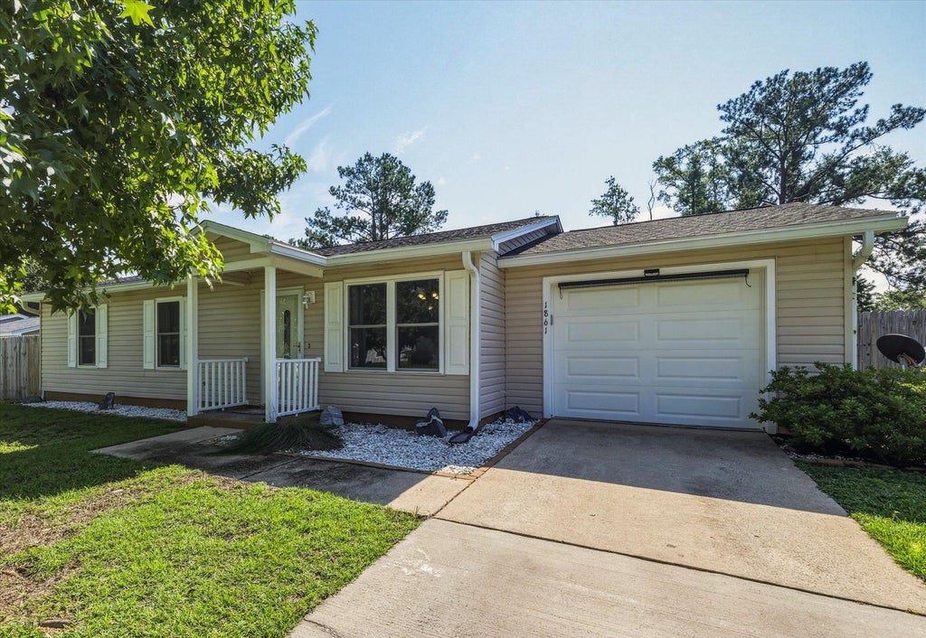 Photo of 1861 Rodeo Drive, Tallahassee, FL 32311 (MLS # 402621)