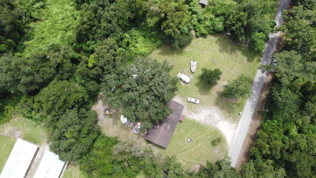 Photo of 35 C L Townsend Lane, Crawfordville, FL 32327 (MLS # 394948)