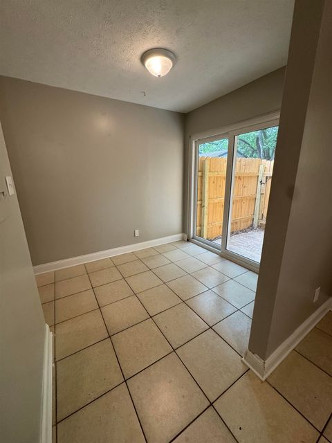 Tiny photo for 820-3 California Street #3, Tallahassee, FL 32304 (MLS # 401219)