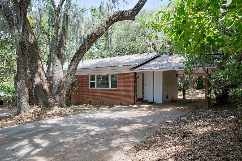 Photo of 1318 W Tharpe Street, Tallahassee, FL 32303 (MLS # 388219)