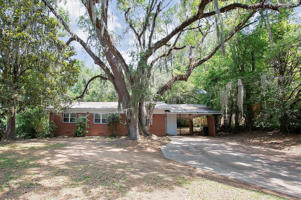 Photo of 1318 W Tharpe Street, Tallahassee, FL 32303 (MLS # 388219)