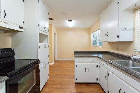 Tiny photo for 1318 W Tharpe Street, Tallahassee, FL 32303 (MLS # 388219)