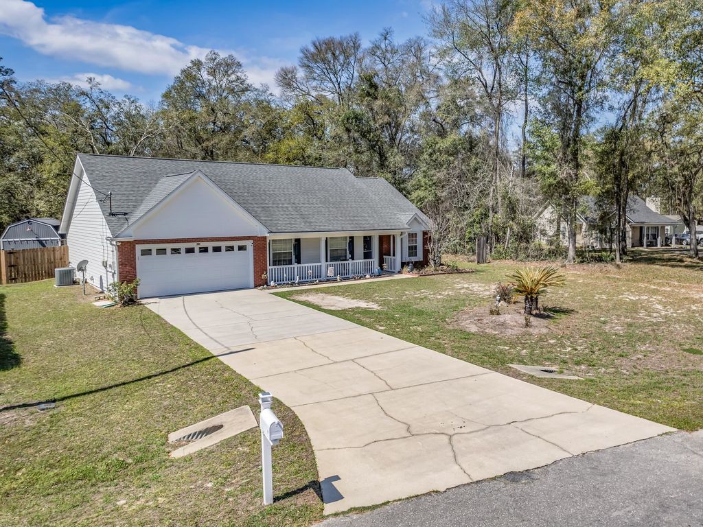 Photo of 18 Calvary Court, Crawfordville, FL 32327 (MLS # 397218)