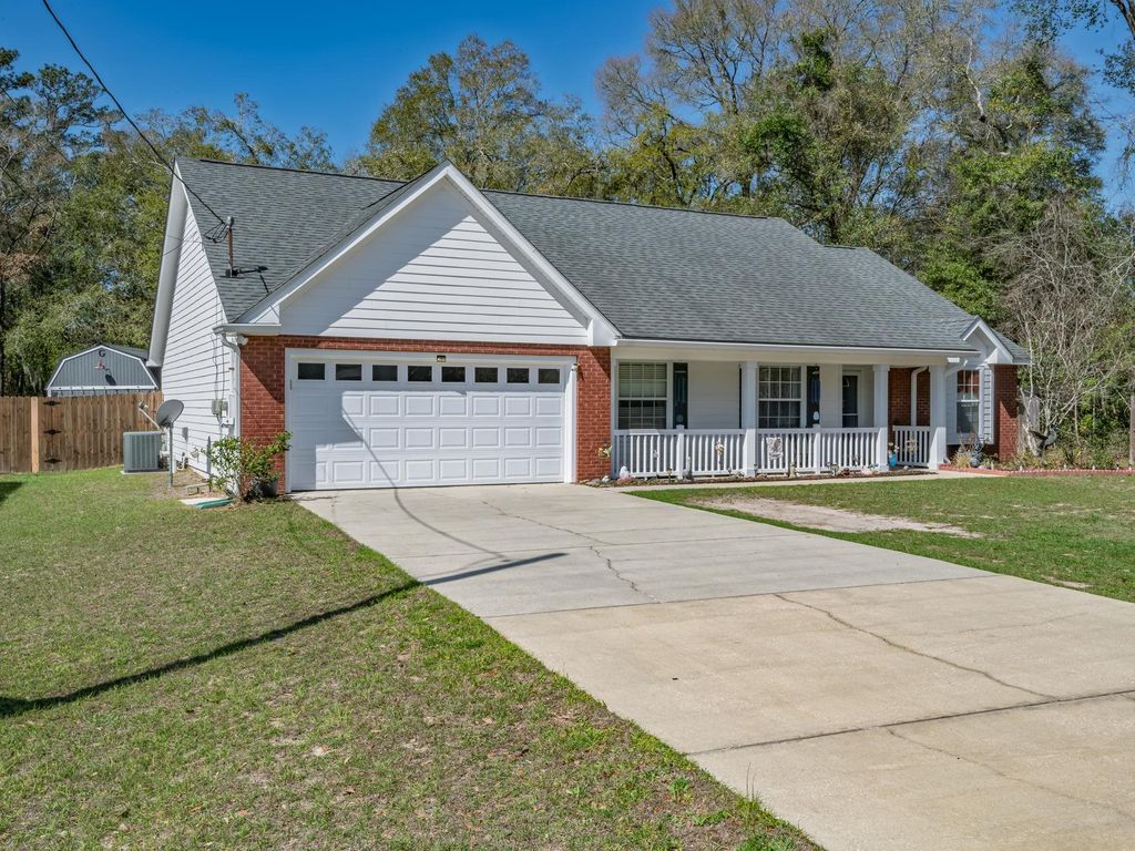 Photo of 18 Calvary Court, Crawfordville, FL 32327 (MLS # 397218)