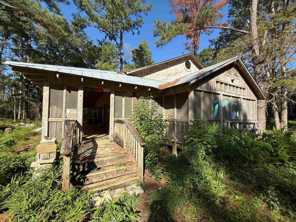Photo of 437 East Lake Road, Quincy, FL 32351 (MLS # 391514)