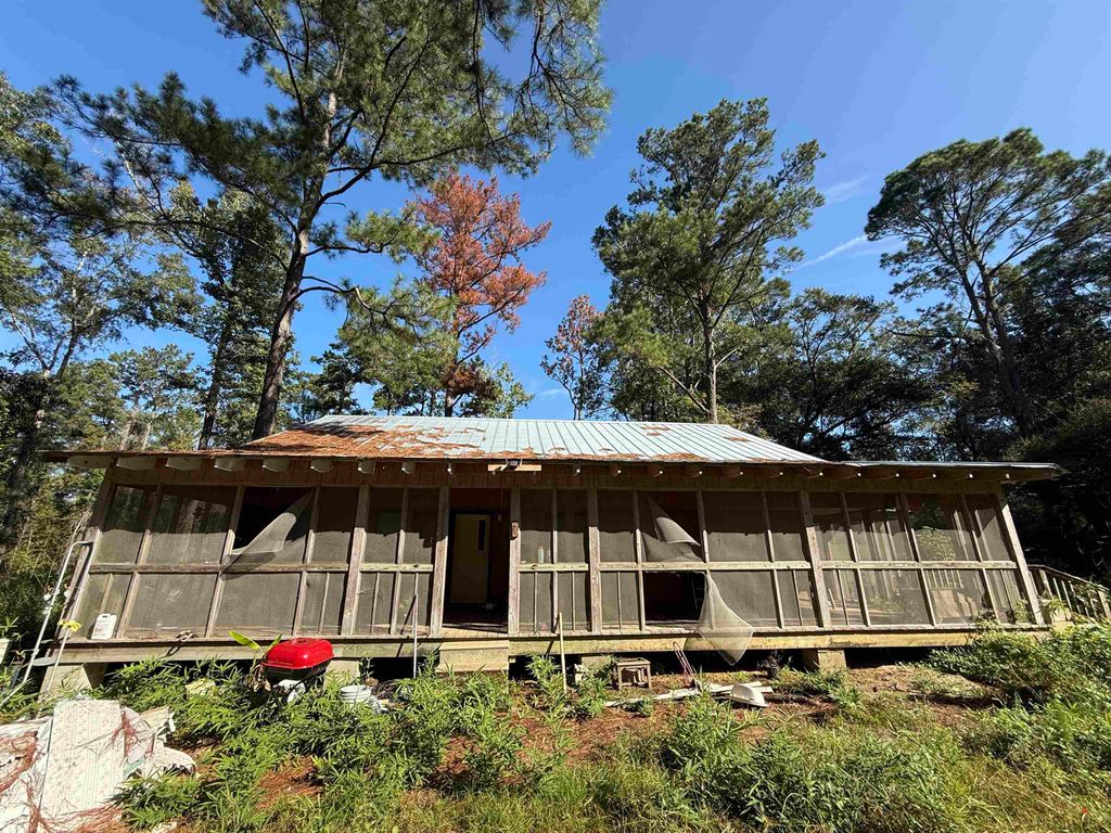 Photo of 437 East Lake Road, Quincy, FL 32351 (MLS # 391514)