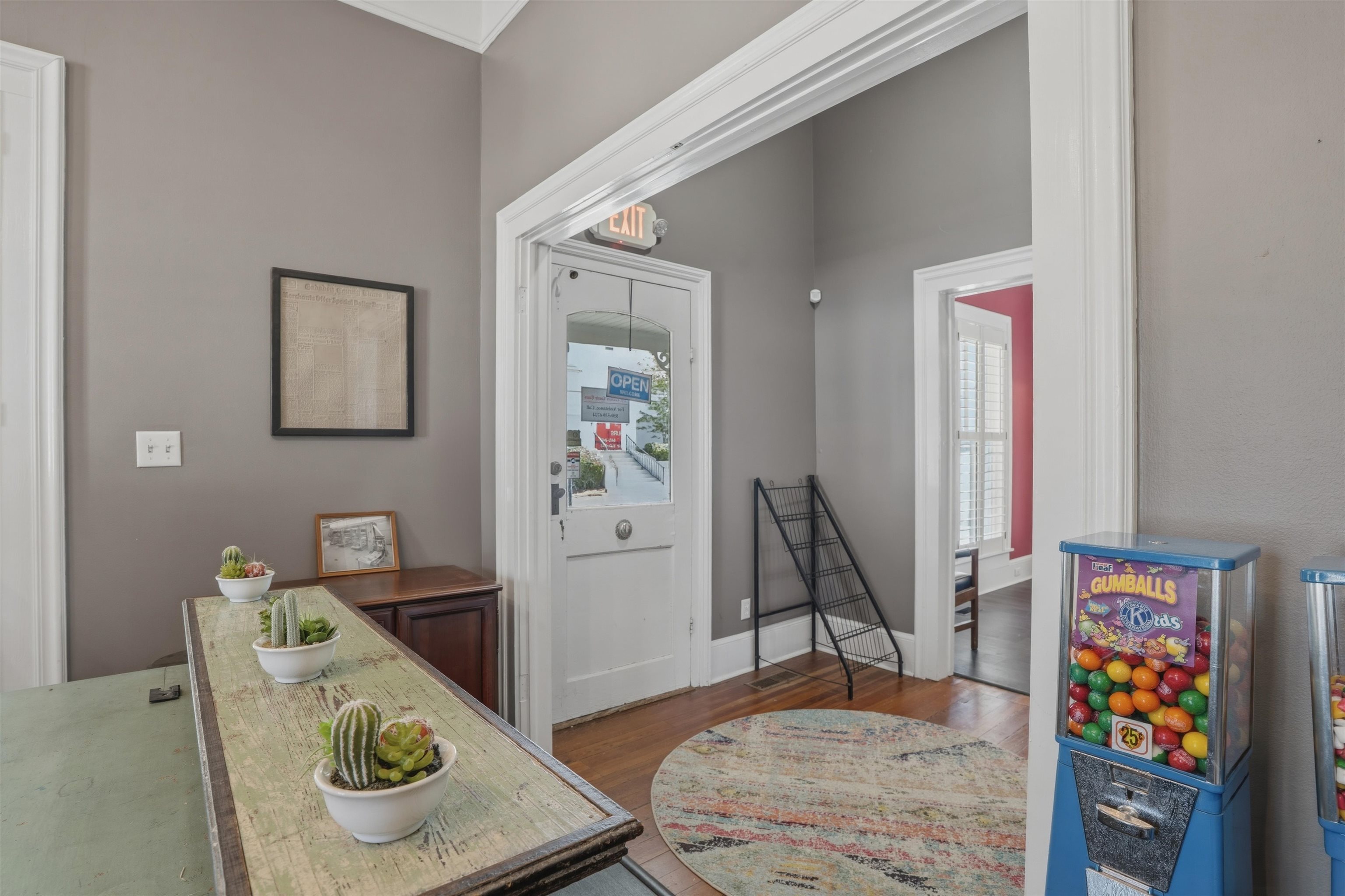 9 W KING Street