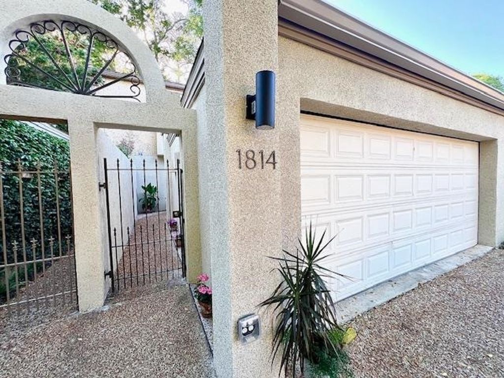 Photo of 1814 ATLANTIS Place, Tallahassee, FL 32303 (MLS # 387589)