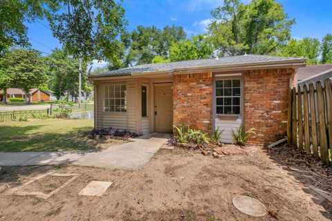 Tiny photo for 3702 SUTOR Court, Tallahassee, FL 32311 (MLS # 400331)