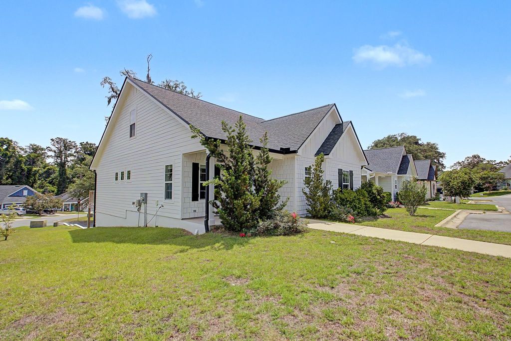 Photo of 105 Tumbling Oak Way, Tallahassee, FL 32308 (MLS # 400401)