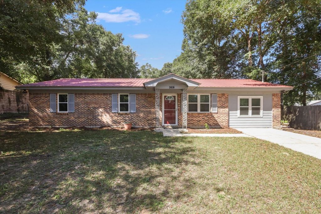 Photo of 1414 Van Delia Road, Tallahassee, FL 32310 (MLS # 392043)