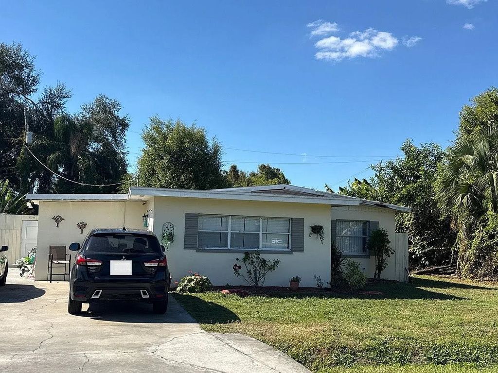 Photo of 1215 Biscayne Drive, Other Florida, FL 33909 (MLS # 400436)