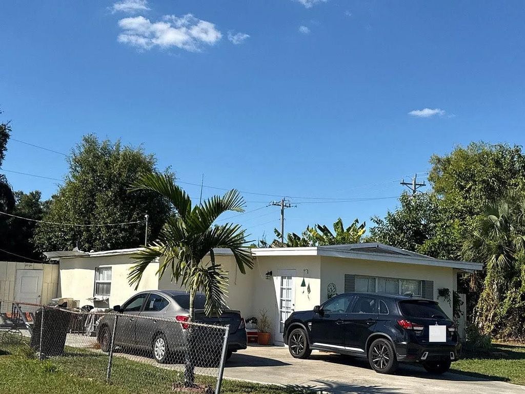 Photo of 1215 Biscayne Drive, Other Florida, FL 33909 (MLS # 400436)