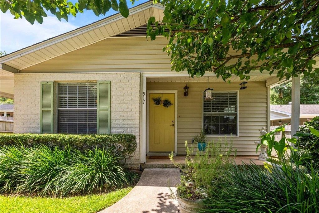 Photo of 517 Shepard Street, Tallahassee, FL 32303 (MLS # 389872)