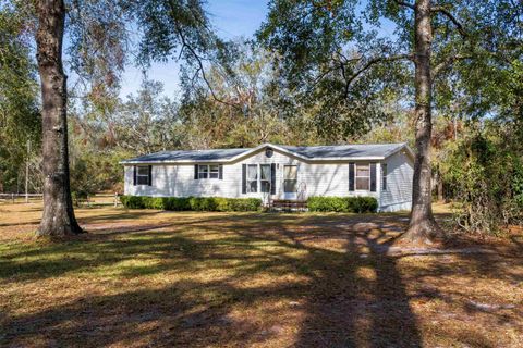 A home in Lee