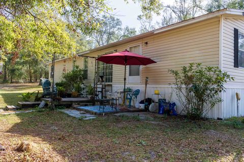 A home in Lee