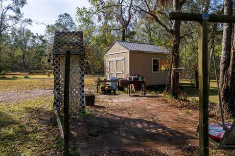 A home in Lee