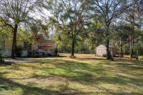 A home in Lee