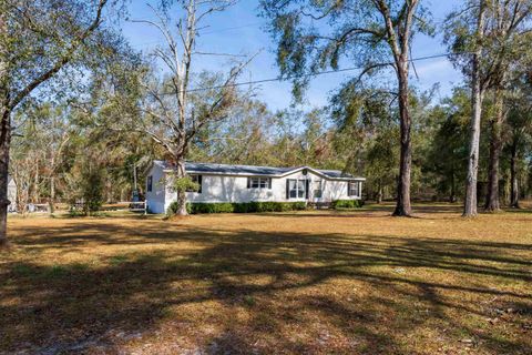 A home in Lee