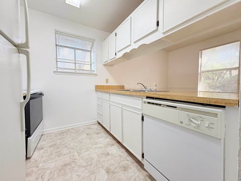 Tiny photo for 1810 Sylvan Court #D, Tallahassee, FL 32303 (MLS # 396014)