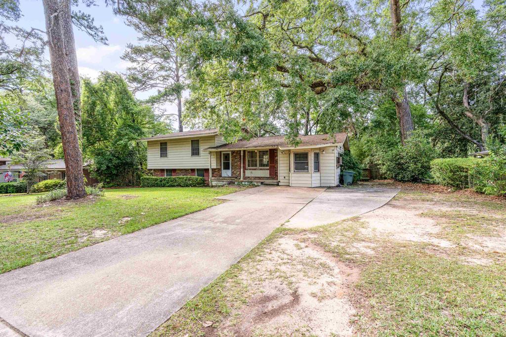 Photo of 926 Maplewood Avenue, Tallahassee, FL 32303 (MLS # 386951)