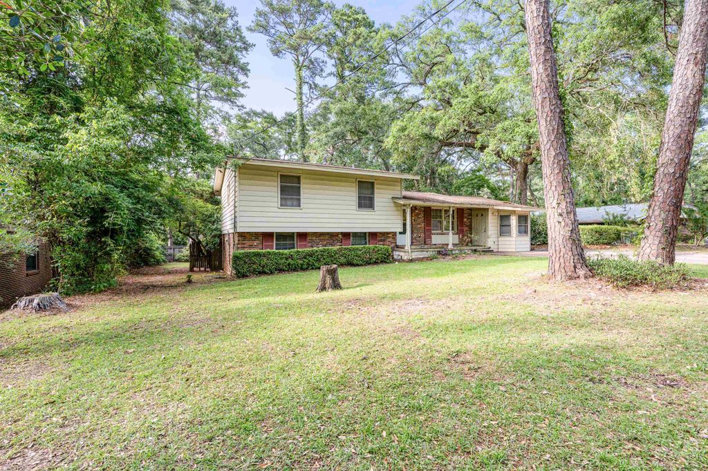 Photo of 926 Maplewood Avenue, Tallahassee, FL 32303 (MLS # 386951)