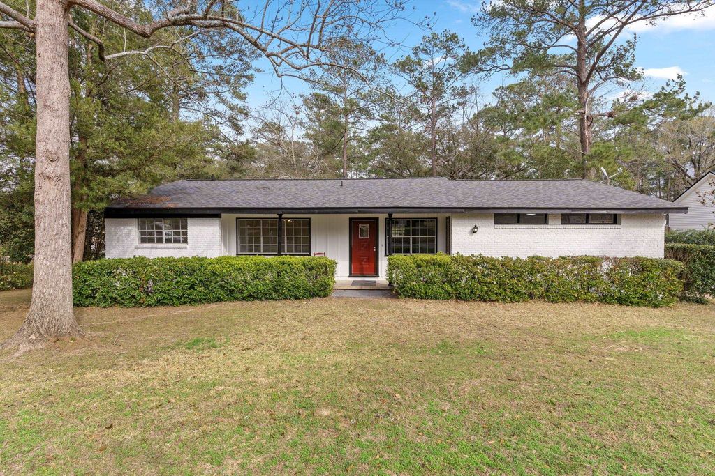 Photo of 911 NE 1ST Street, Havana, FL 32333 (MLS # 396726)