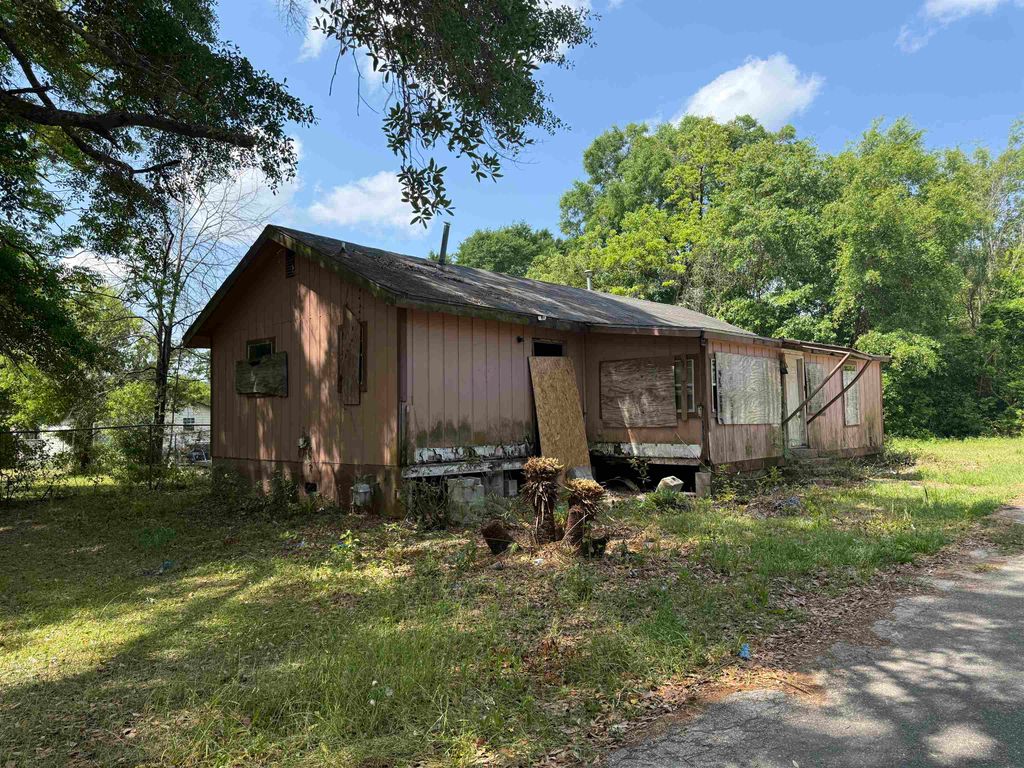 Photo of 1733 McKelvey Street, Quincy, FL 32351 (MLS # 399170)