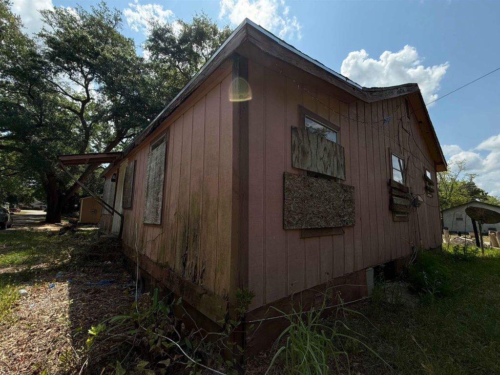 Photo of 1733 McKelvey Street, Quincy, FL 32351 (MLS # 399170)