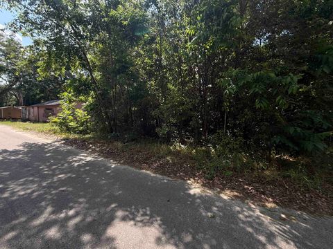 Tiny photo for 1733 McKelvy Street, Quincy, FL 32351 (MLS # 399170)