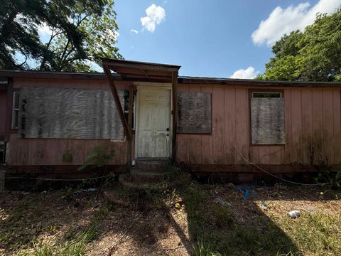 Tiny photo for 1733 McKelvy Street, Quincy, FL 32351 (MLS # 399170)