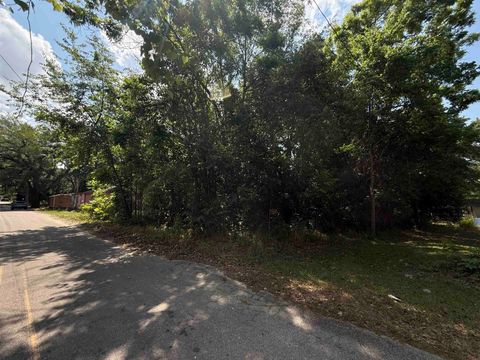 Tiny photo for 1733 McKelvy Street, Quincy, FL 32351 (MLS # 399170)