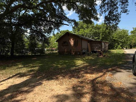 Tiny photo for 1733 McKelvy Street, Quincy, FL 32351 (MLS # 399170)