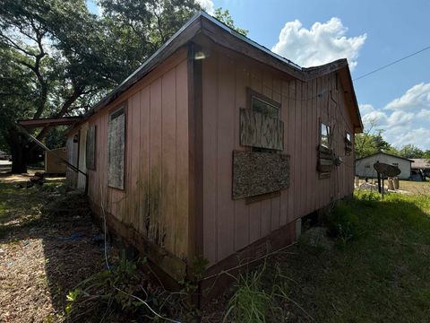 Tiny photo for 1733 McKelvy Street, Quincy, FL 32351 (MLS # 399170)