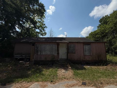 Tiny photo for 1733 McKelvy Street, Quincy, FL 32351 (MLS # 399170)