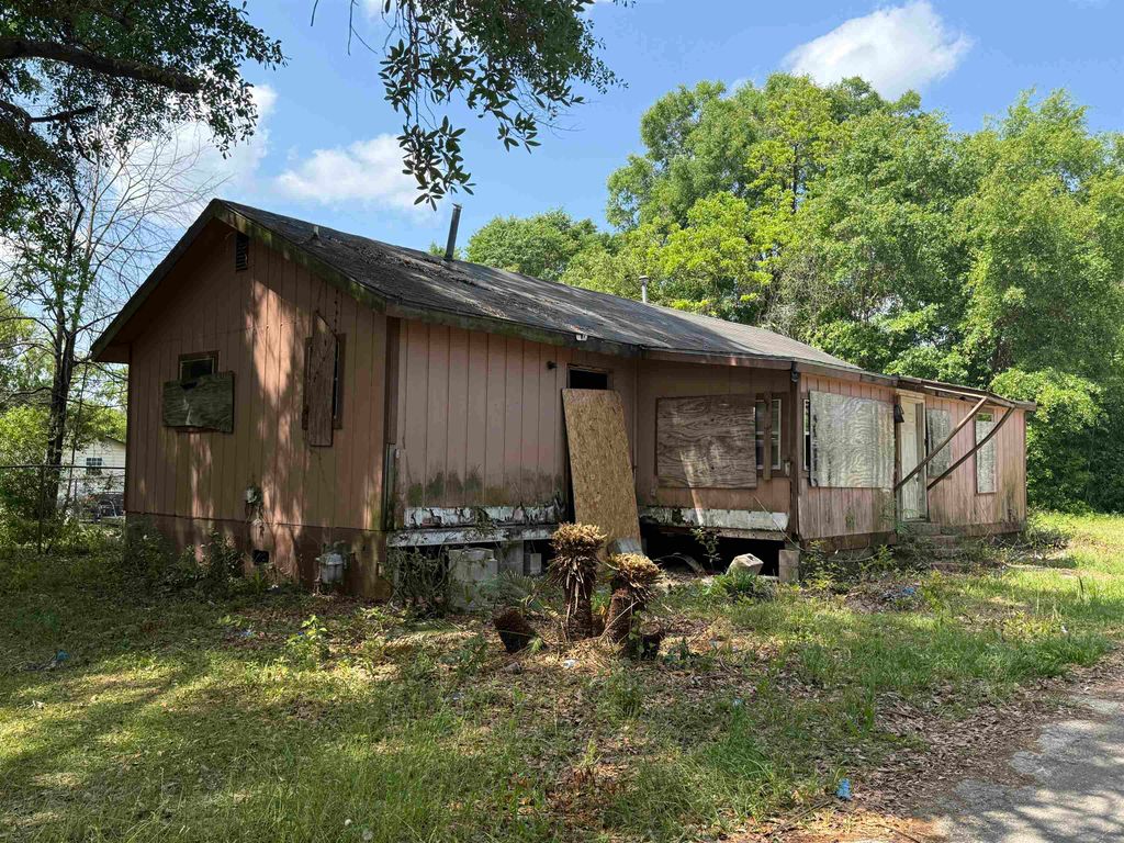 Photo of 1733 McKelvey Street, Quincy, FL 32351 (MLS # 399170)