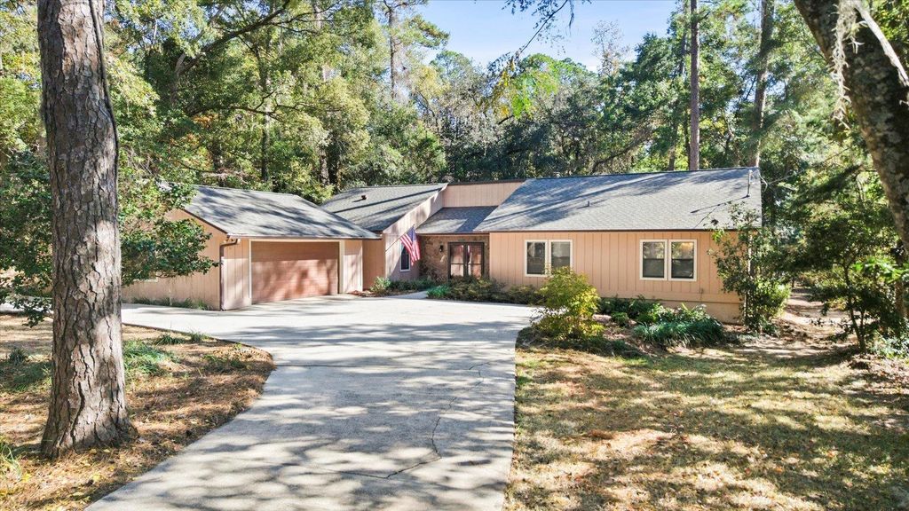 Photo of 3727 SULTON Court, Tallahassee, FL 32312 (MLS # 393274)