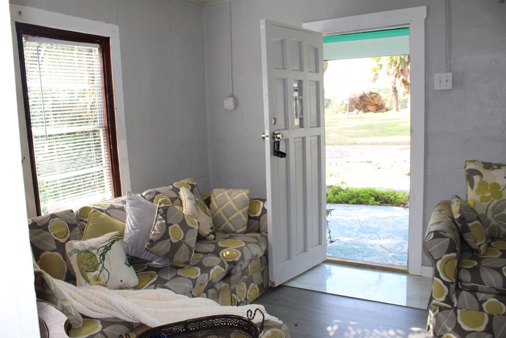 Photo of 191 SW Crosby Avenue, Madison, FL 32340 (MLS # 394412)