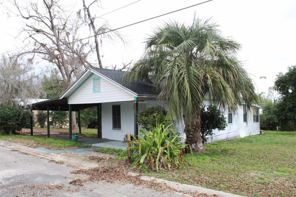 Photo of 191 SW Crosby Avenue, Madison, FL 32340 (MLS # 394412)