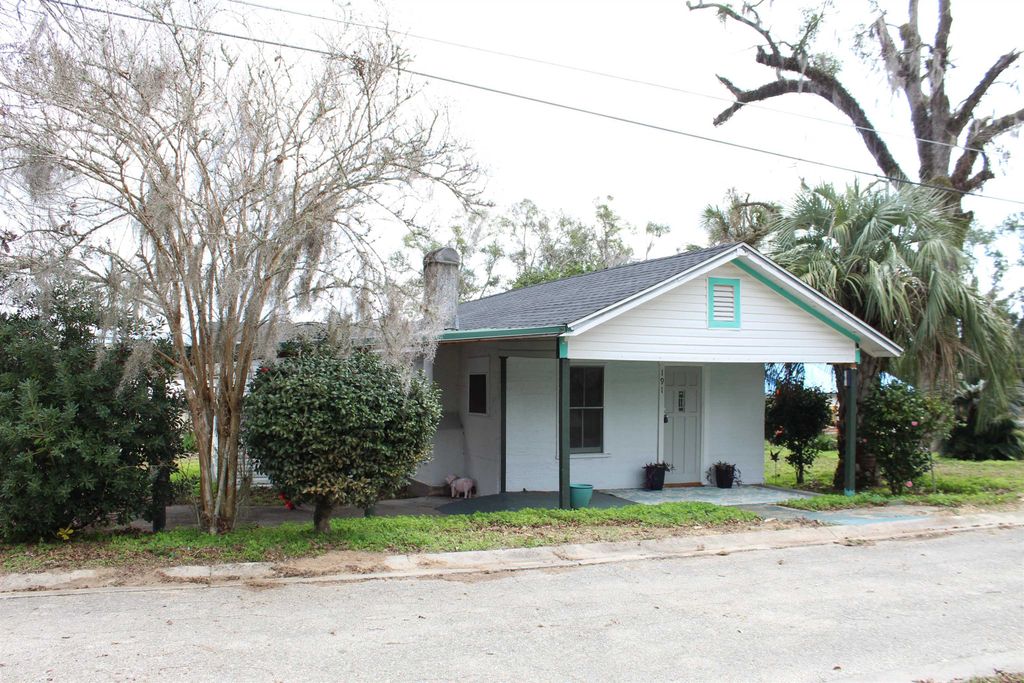 Photo of 191 SW Crosby Avenue, Madison, FL 32340 (MLS # 394412)