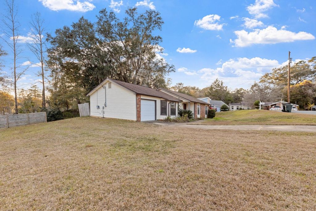 Photo of 3001 Eastgate Court, Tallahassee, FL 32308 (MLS # 398208)