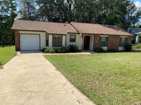 Photo of 3001 Eastgate Court, Tallahassee, FL 32308 (MLS # 398208)