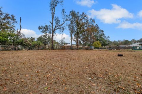 Tiny photo for 2724 W Oak Ridge Road, Tallahassee, FL 32305 (MLS # 393897)