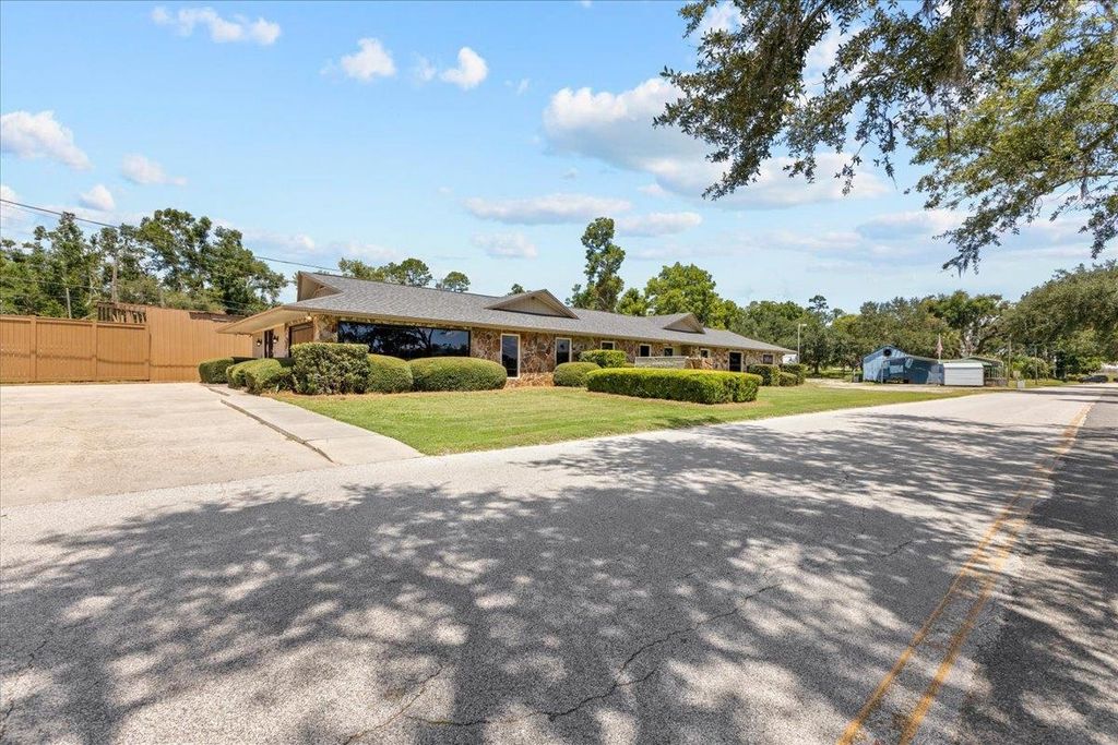 Photo of 151 SE Lakeshore Drive, Madison, FL 32340 (MLS # 389882)