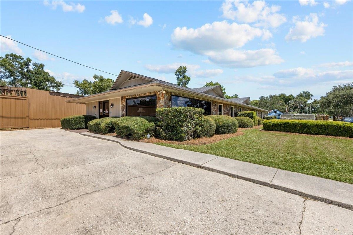 151 SE Lakeshore Drive