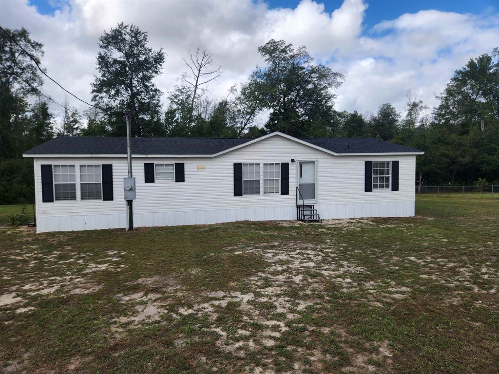 Photo of 17446 Guilford Court, Blountstown, FL 32424 (MLS # 391996)
